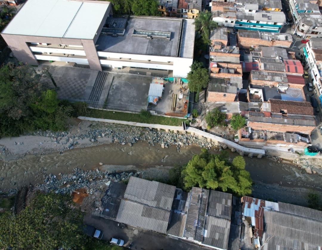 Panorámica de la obra en la quebrada Doña María a la altura del barrio Villa Lía