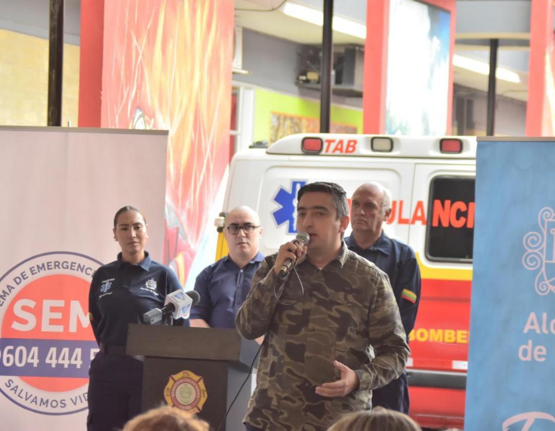 Alcalde Diego Torres hablando durante el evento de SEM - Centros de escucha