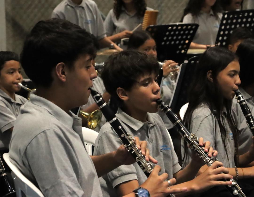 Niños de la Banda Sinfónica Infantil de Itagüí en escena