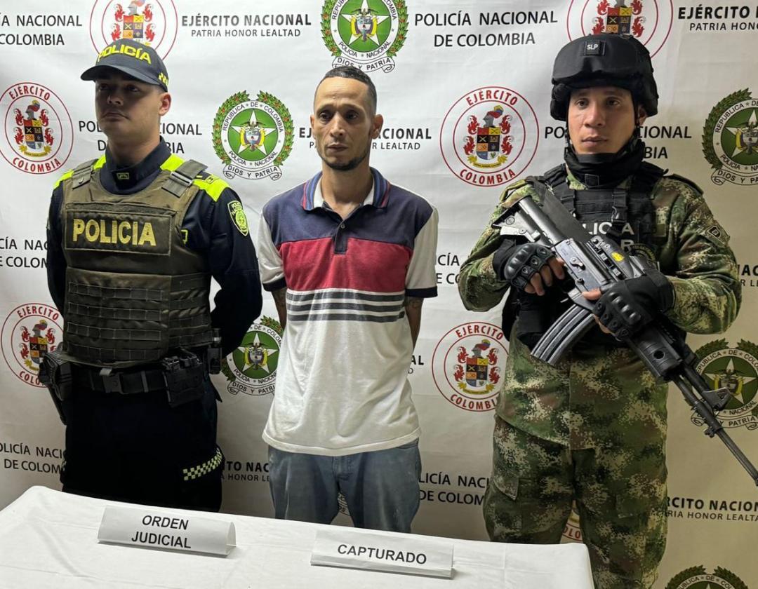 Capturado en foto oficial de seguridad