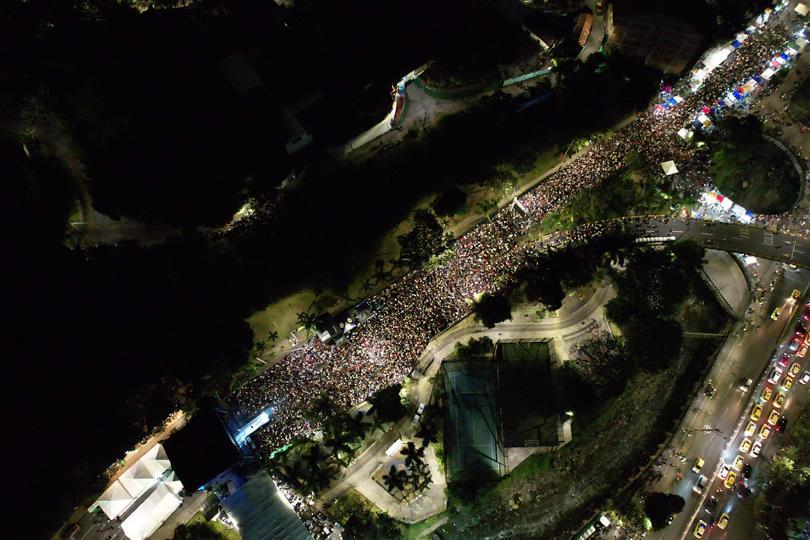 Imagen de drone del escenario internacional del Parque del Artista durante concierto