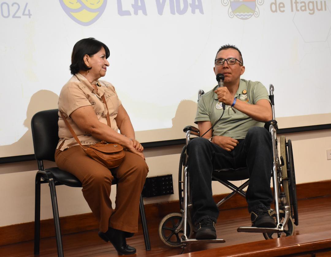 Participantes del evento de lanzamiento de un abrazo por la vida